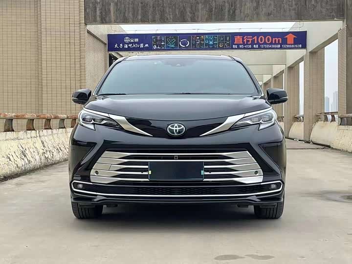 Фото 3 - Toyota Sienna