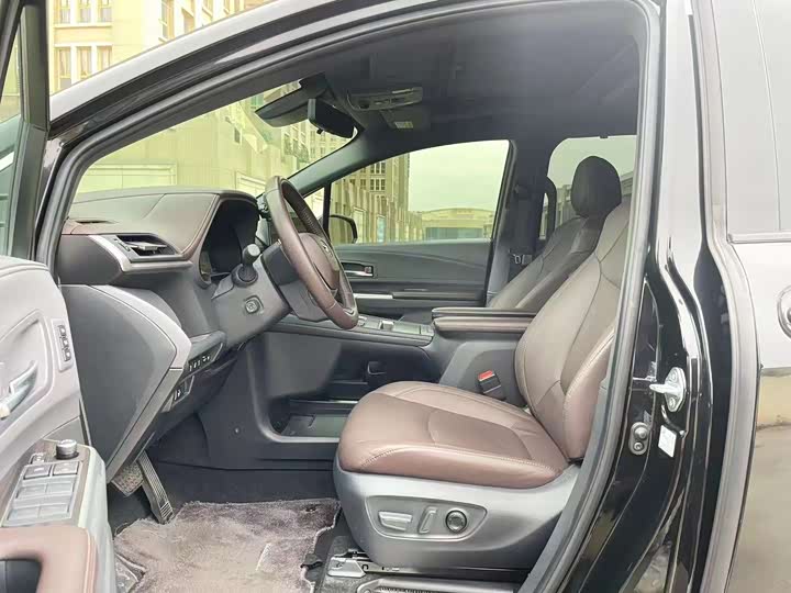 Фото 4 - Toyota Sienna