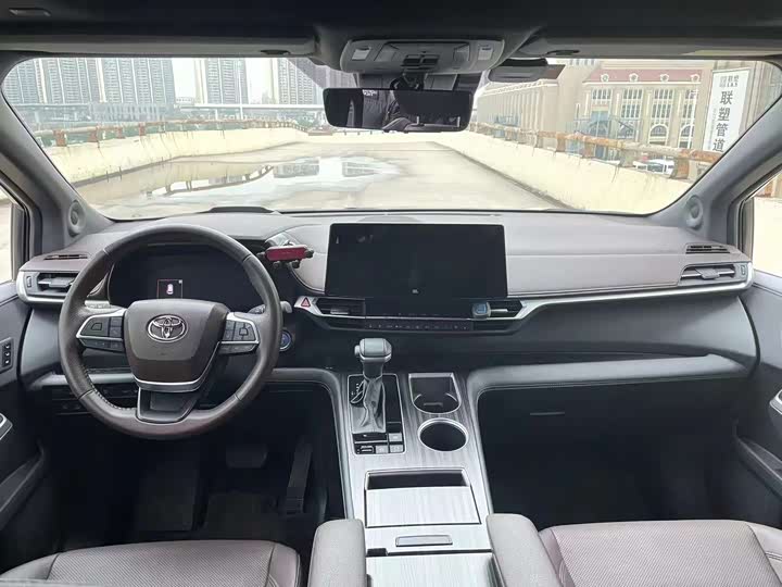 Фото 6 - Toyota Sienna