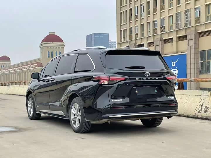 Фото 7 - Toyota Sienna