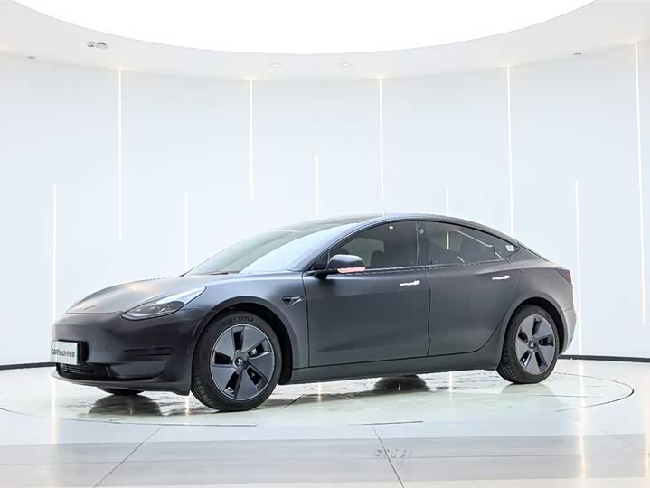 Фото 1 - Tesla Model 3