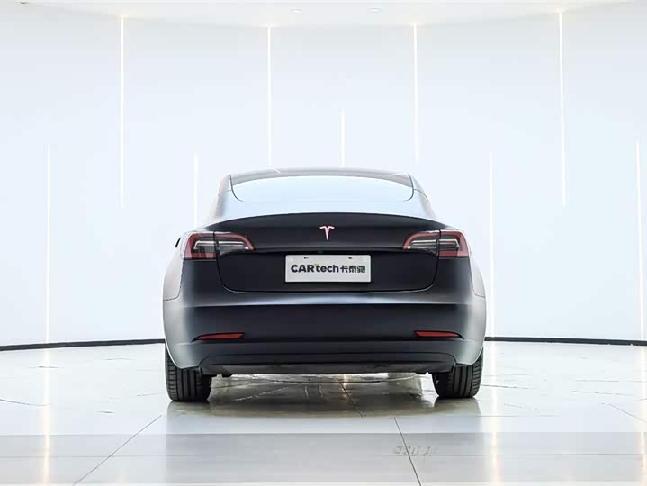 Фото 2 - Tesla Model 3