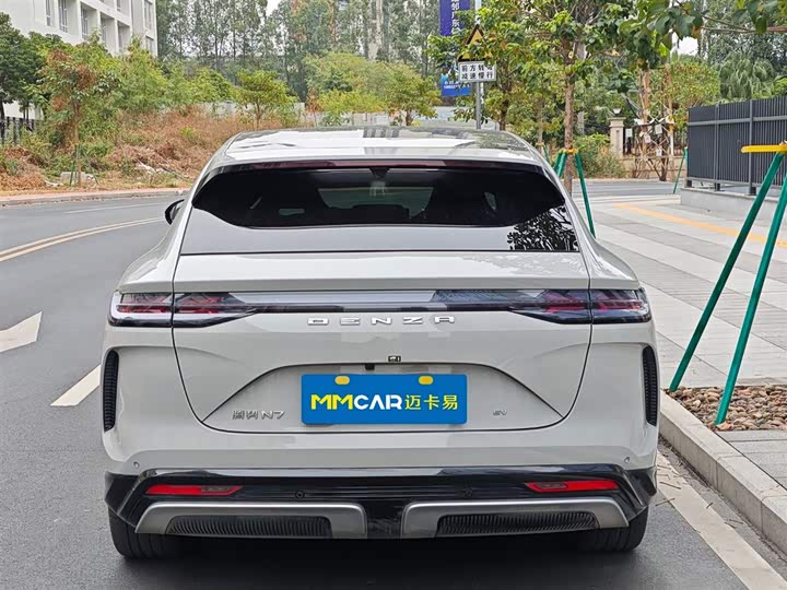 Фото 5 - Denza N7