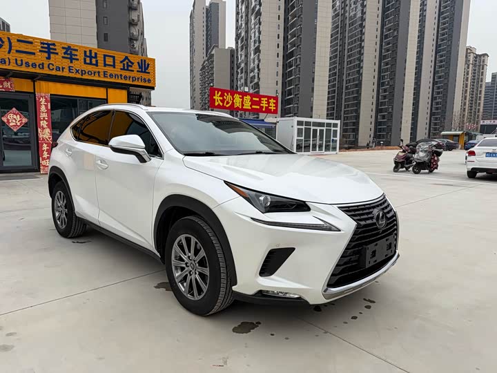 Фото 3 - Lexus NX