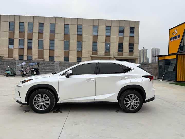 Фото 4 - Lexus NX