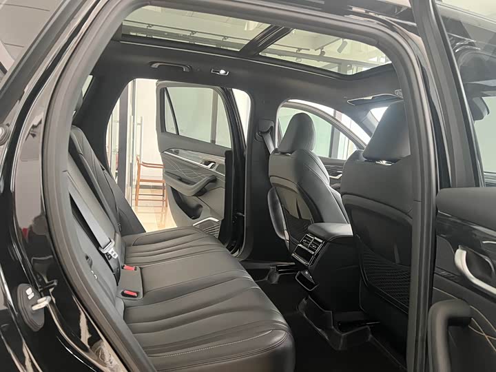 Фото 7 - Geely Monjaro