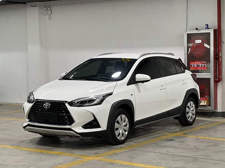 Фото 1 - Toyota Yaris L Hatchback