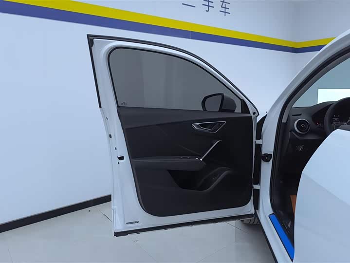 Фото 7 - Audi Q2L