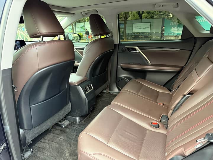 Фото 7 - Lexus RX