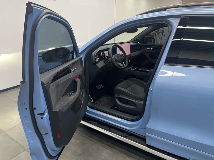 Фото 6 - Volkswagen Tiguan L Pro