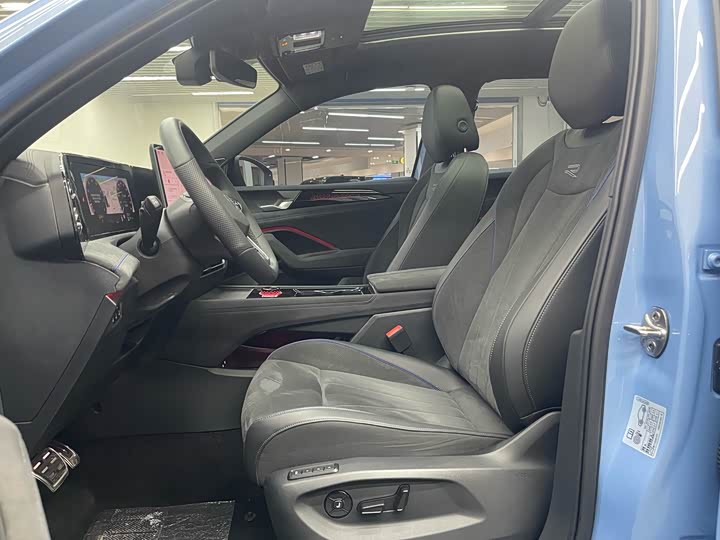 Фото 8 - Volkswagen Tiguan L Pro