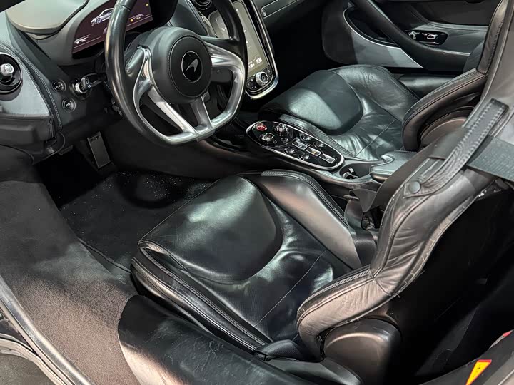 Фото 8 - McLaren GT