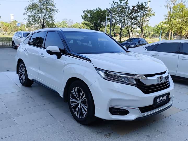 Фото 3 - Honda Avancier