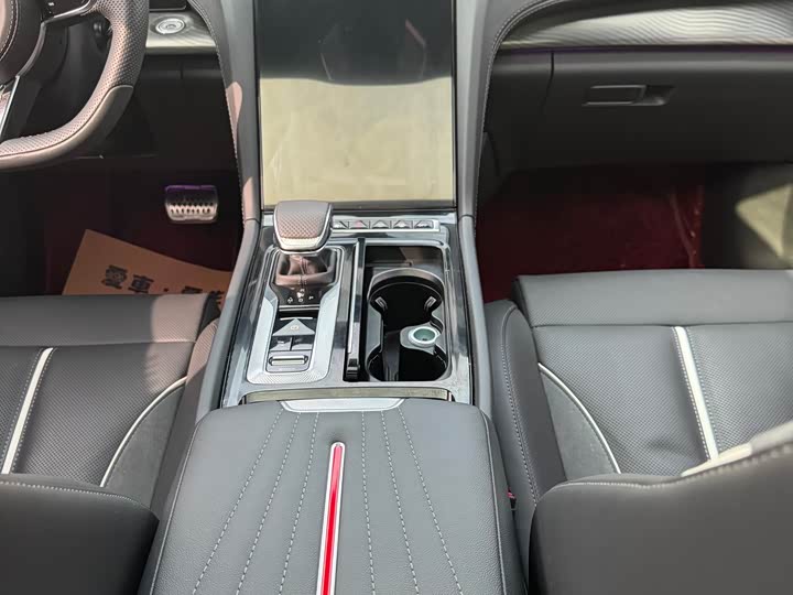 Фото 7 - Hongqi H6