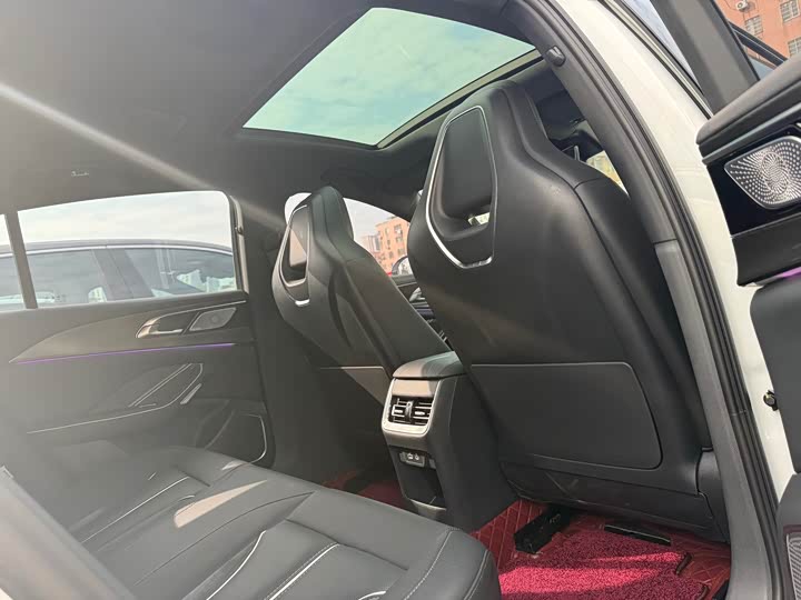 Фото 9 - Hongqi H6