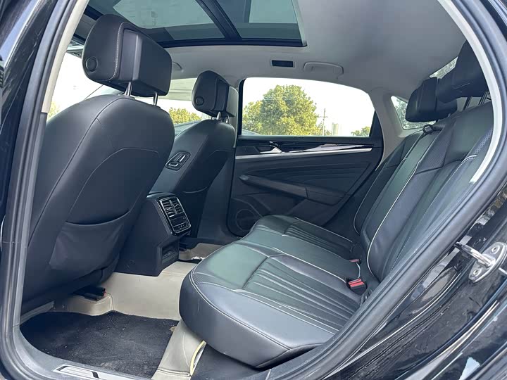 Фото 7 - Volkswagen Passat