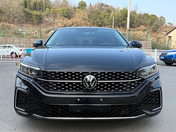 Фото 2 - Volkswagen Passat