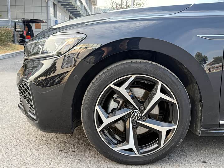 Фото 4 - Volkswagen Passat