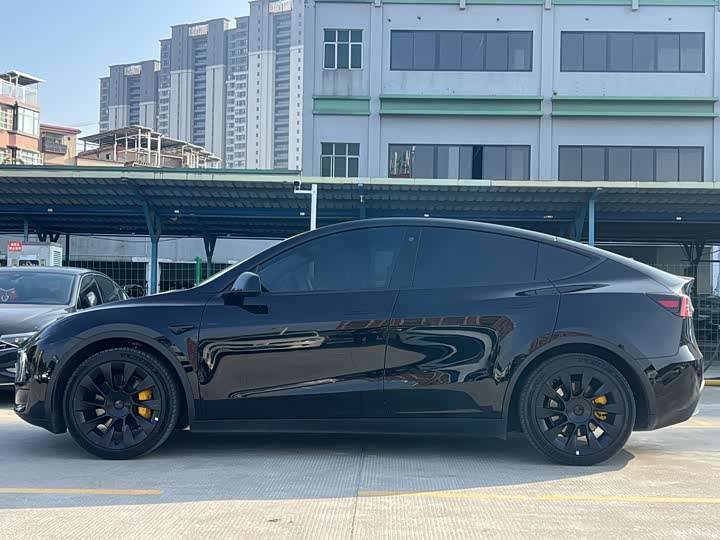 Фото 4 - Tesla Model Y