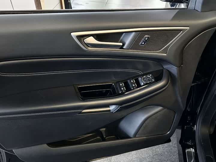 Фото 9 - Ford Edge