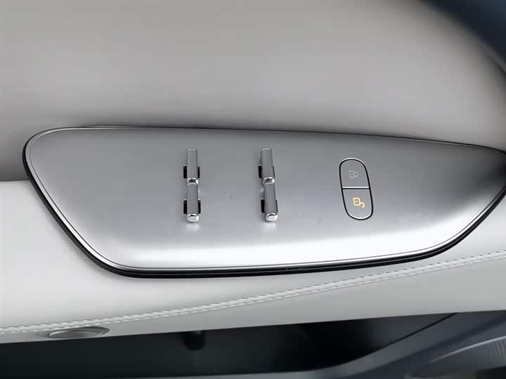 Фото 9 - BAIC Arcfox Alpha T5