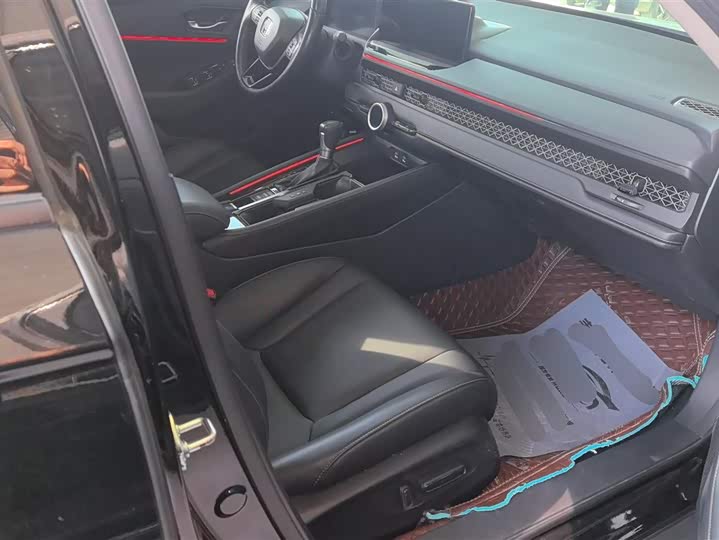 Фото 8 - Honda Accord