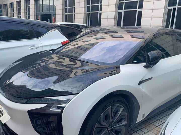 Фото 2 - HiPhi X