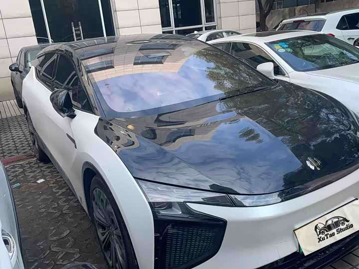 Фото 4 - HiPhi X