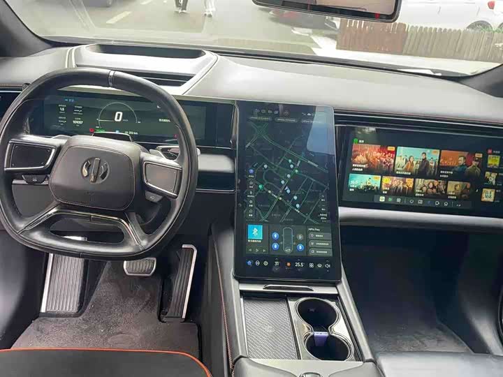 Фото 7 - HiPhi X