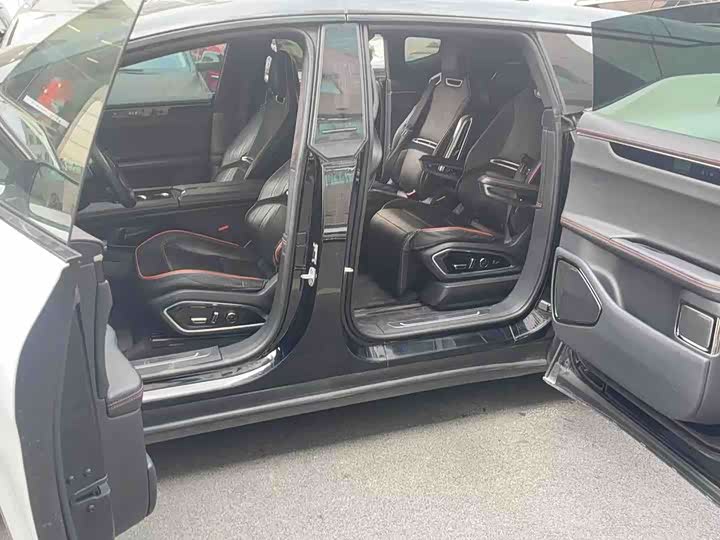 Фото 9 - HiPhi X