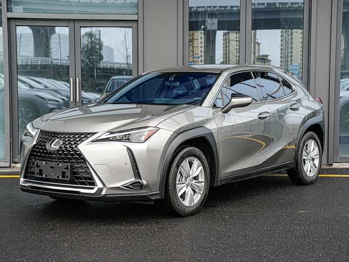 Фото 1 - Lexus UX