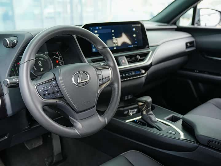 Фото 5 - Lexus UX