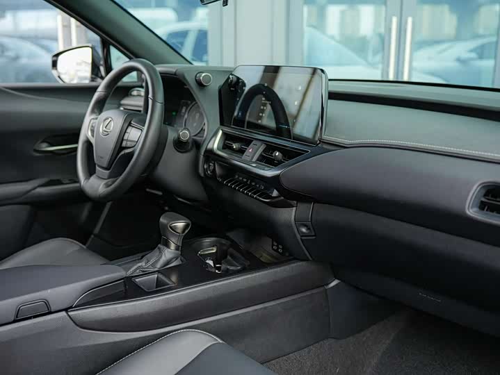 Фото 6 - Lexus UX