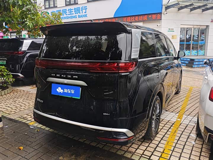 Фото 3 - Denza D9