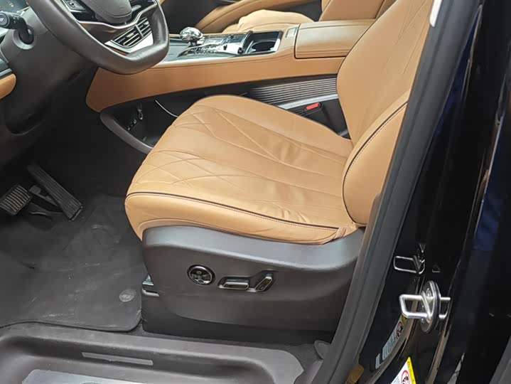 Фото 9 - Denza D9