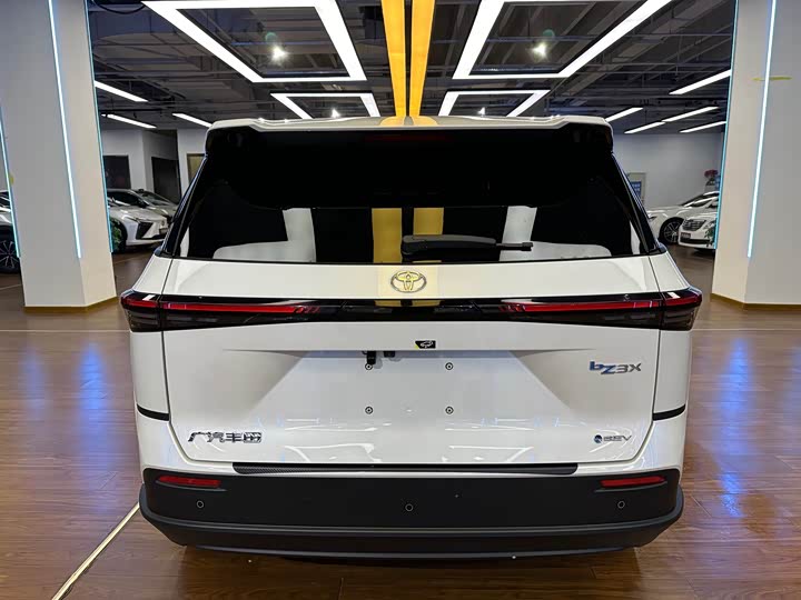 Photo 8 - Toyota bZ3X