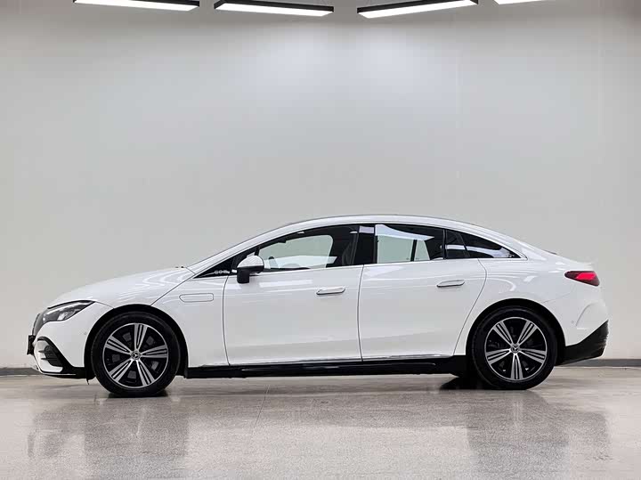 Фото 7 - Mercedes-Benz EQE