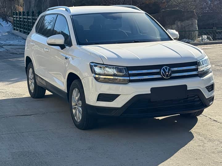 Фото 2 - Volkswagen Tharu