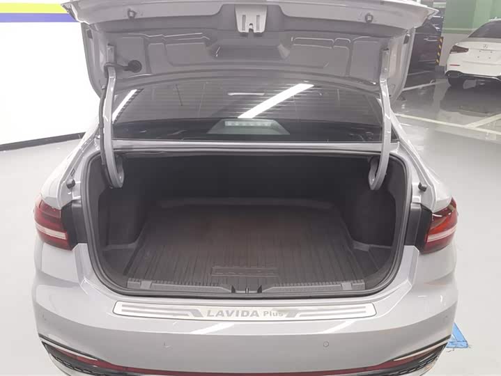 Фото 4 - Volkswagen Lavida