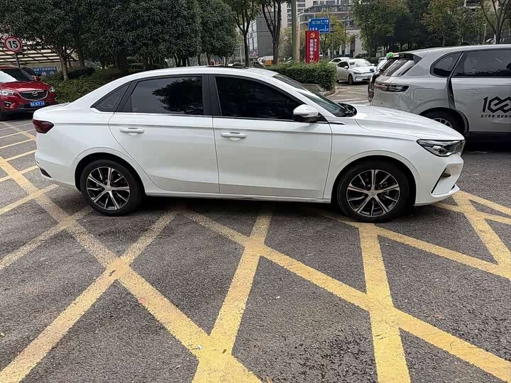 Фото 3 - Geely Emgrand