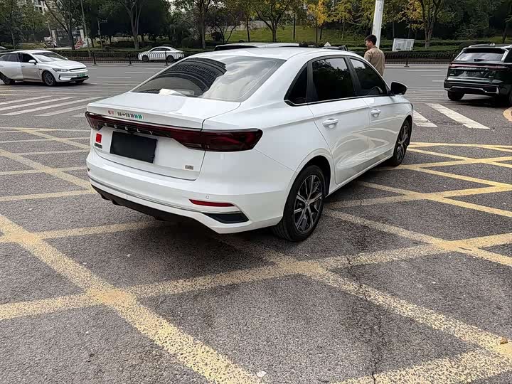 Фото 9 - Geely Emgrand