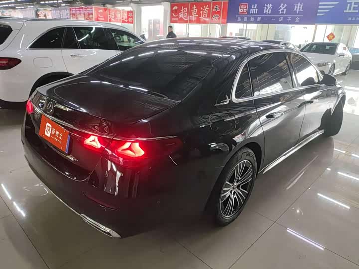 Photo 5 - Mercedes-Benz E-Class