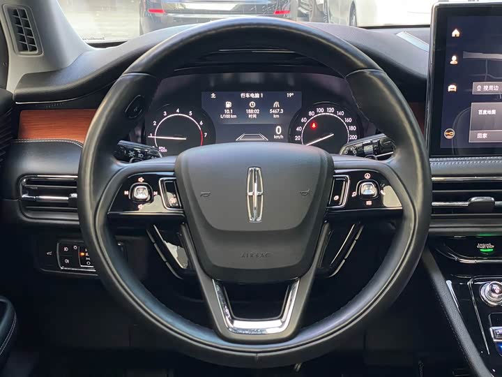 Фото 8 - Lincoln Corsair