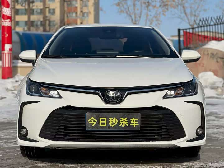 Фото 2 - Toyota Corolla