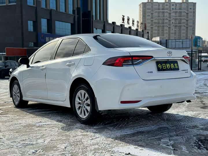 Фото 7 - Toyota Corolla