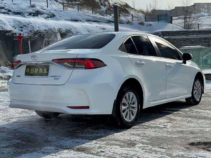 Фото 9 - Toyota Corolla