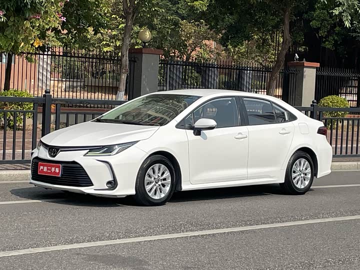 Фото 1 - Toyota Corolla