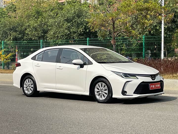 Фото 3 - Toyota Corolla