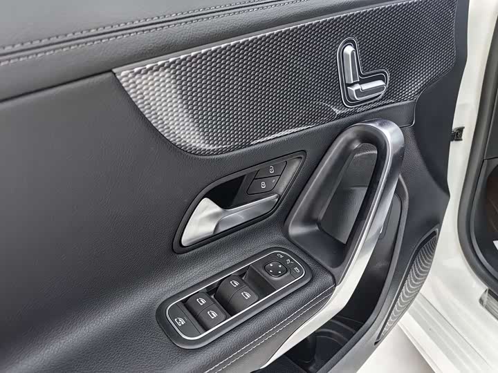 Фото 8 - Mercedes-Benz A-Class