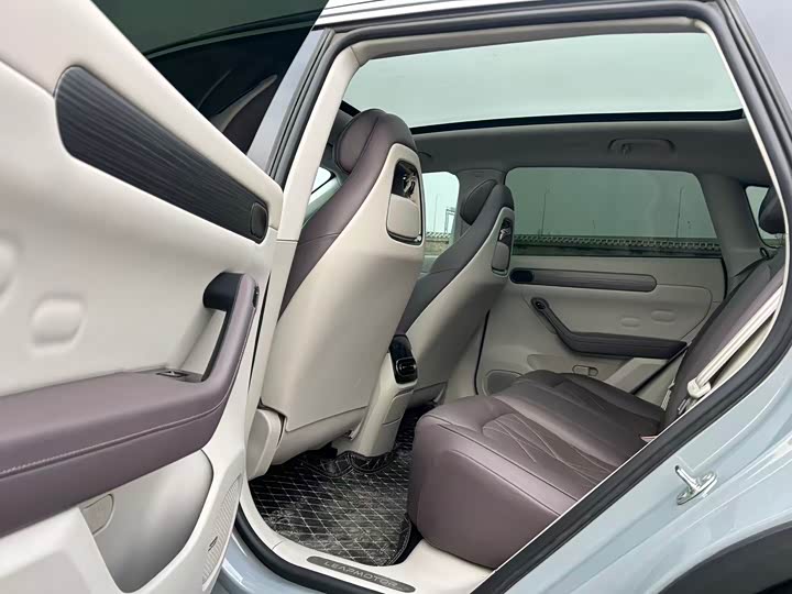 Фото 8 - Leapmotor C11